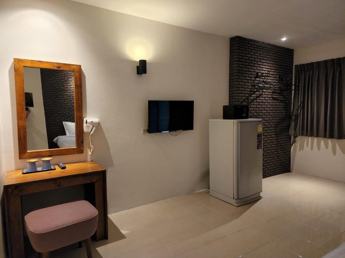 Albergue Dfeel House Patong Exterior foto