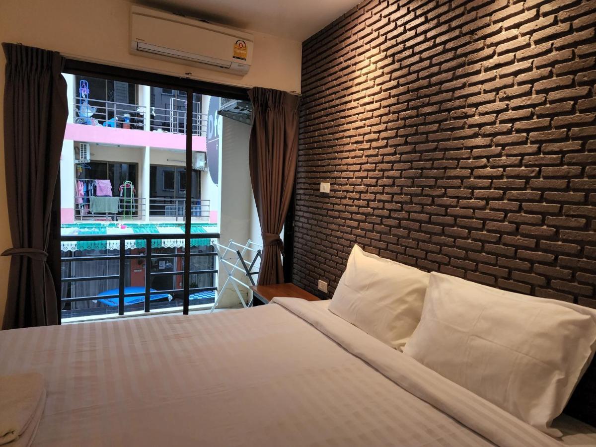 Albergue Dfeel House Patong Exterior foto