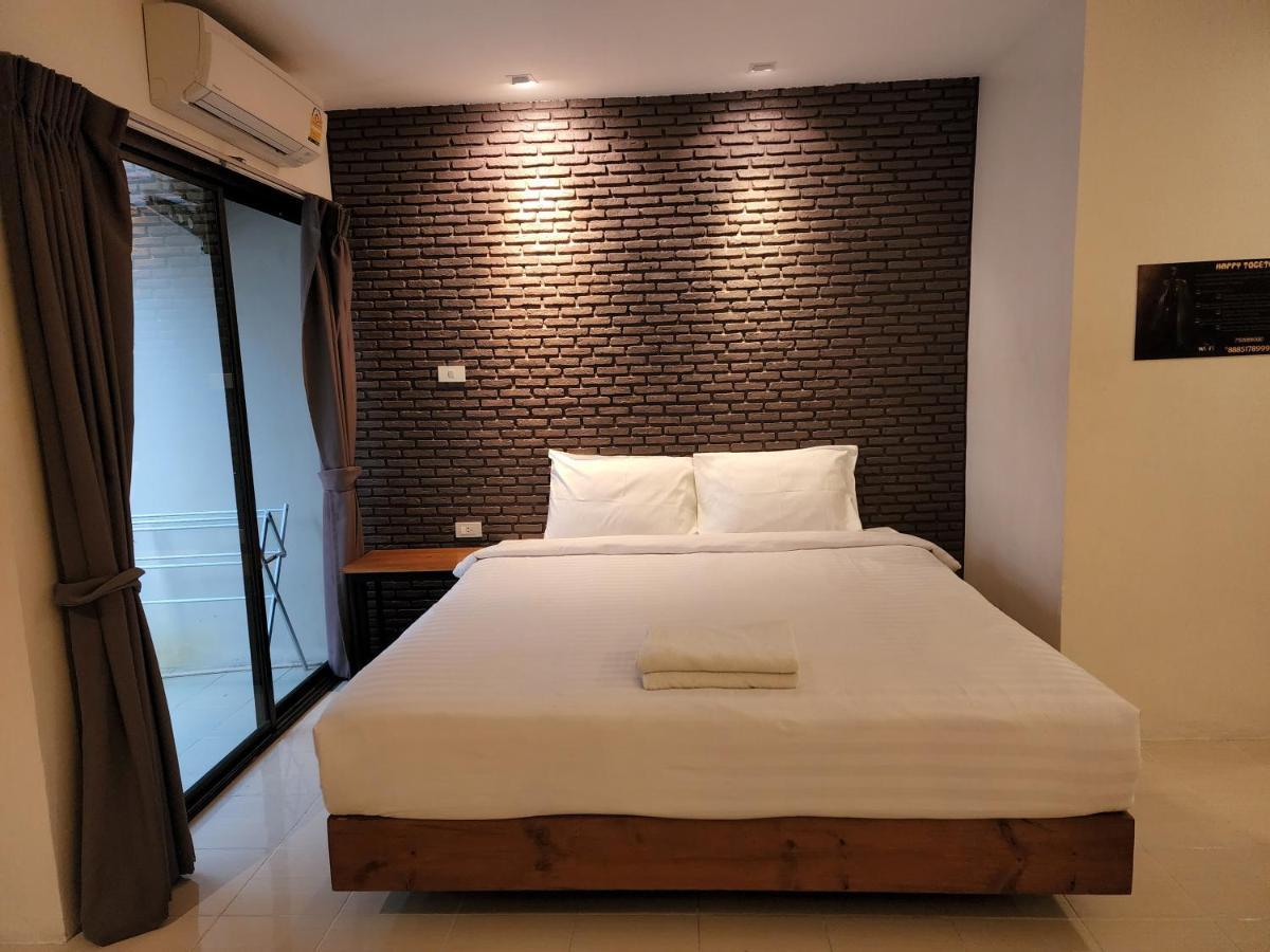 Albergue Dfeel House Patong Exterior foto