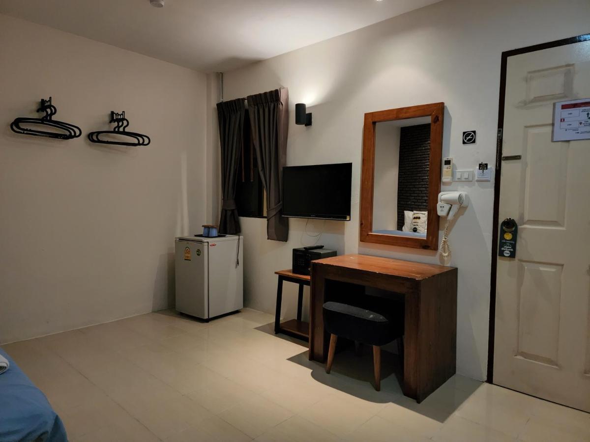 Albergue Dfeel House Patong Exterior foto