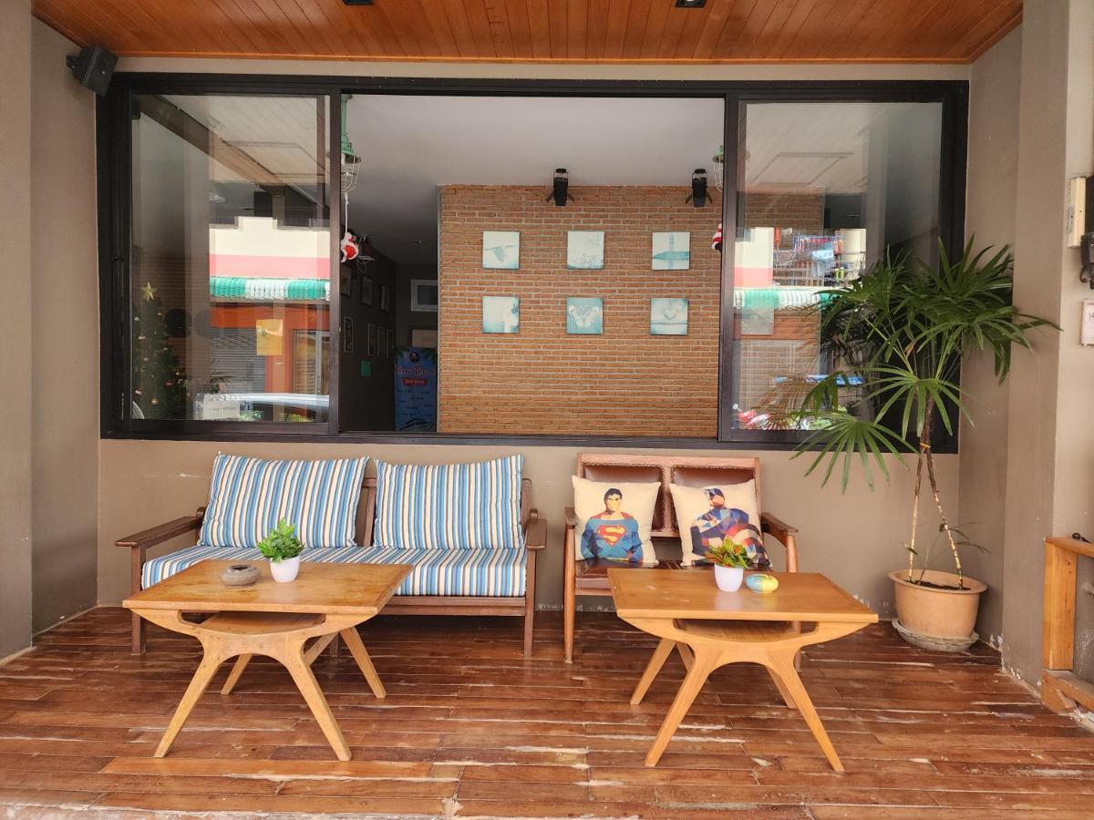 Albergue Dfeel House Patong Exterior foto