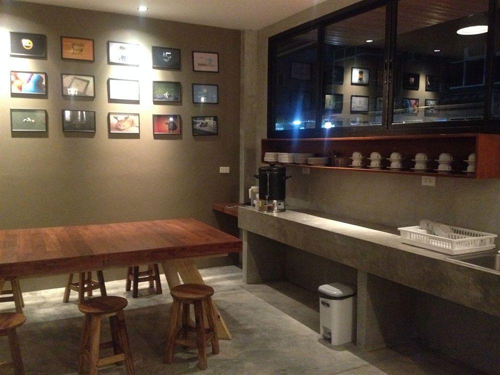Albergue Dfeel House Patong Exterior foto