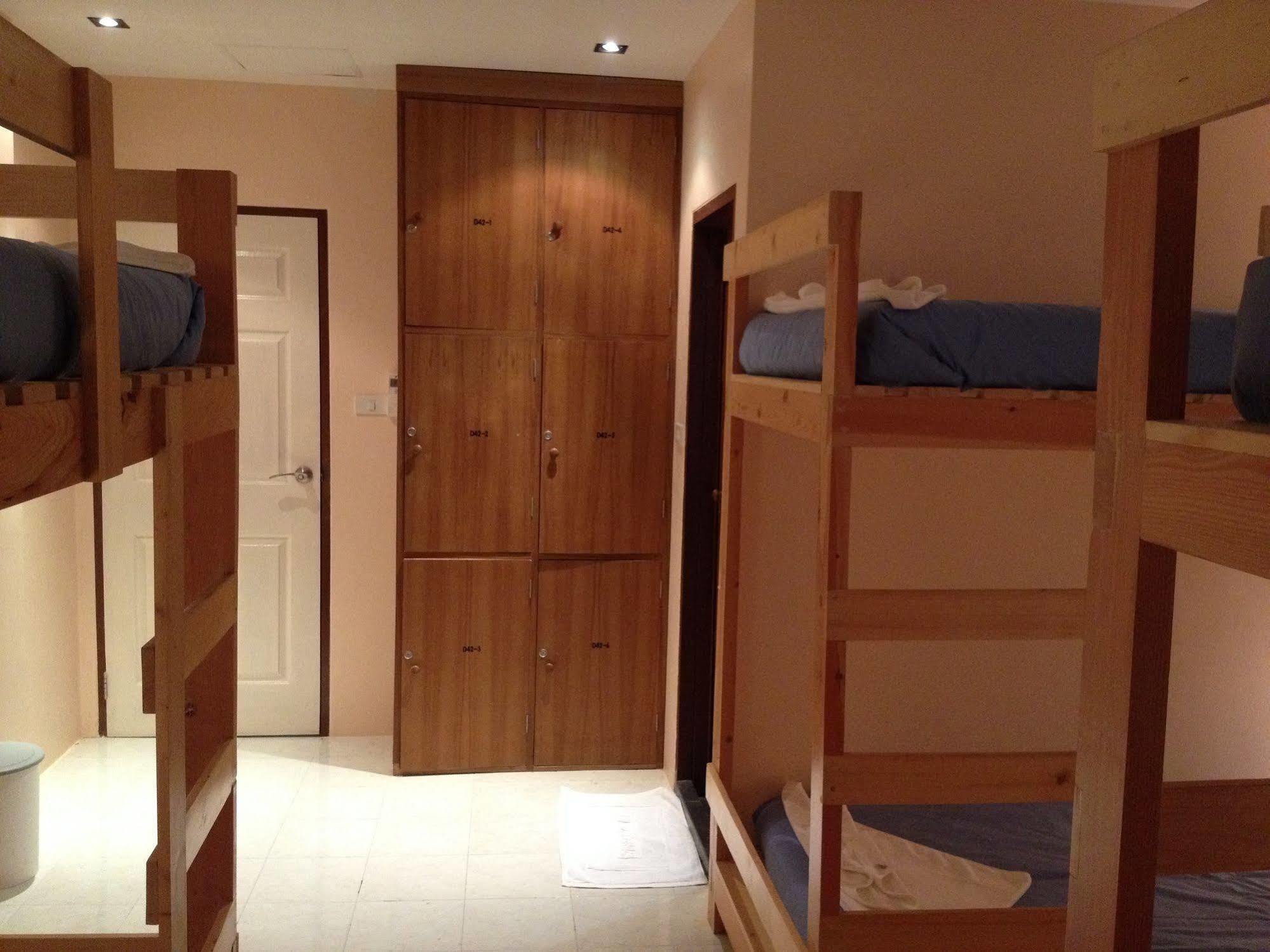 Albergue Dfeel House Patong Exterior foto