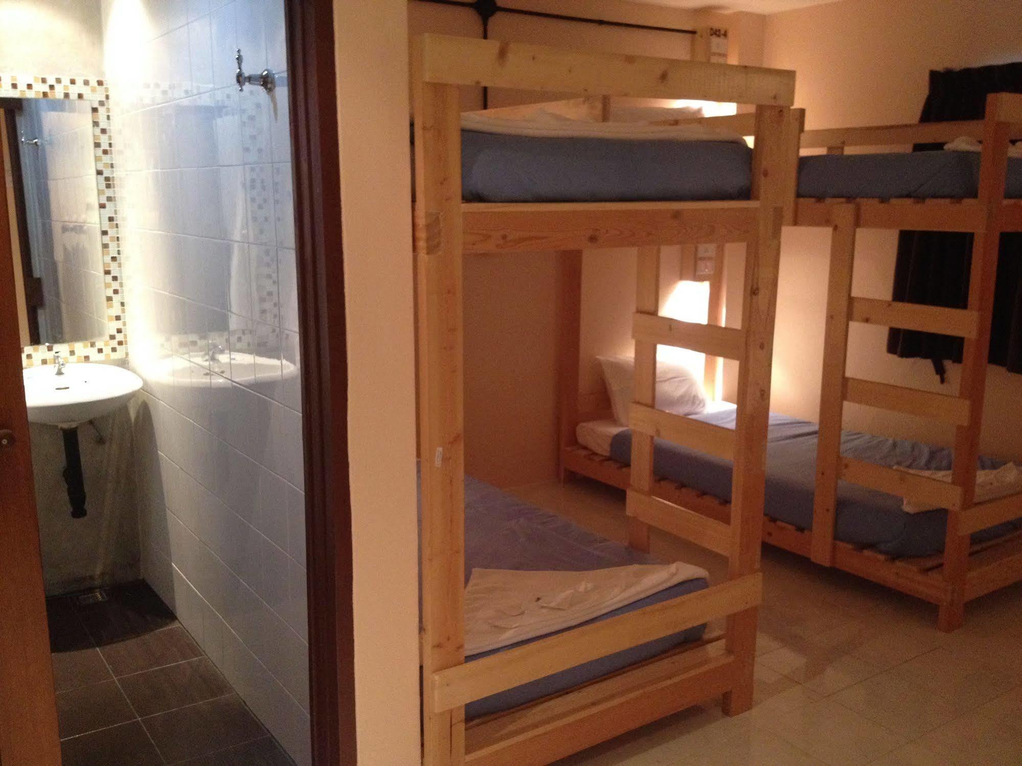 Albergue Dfeel House Patong Exterior foto
