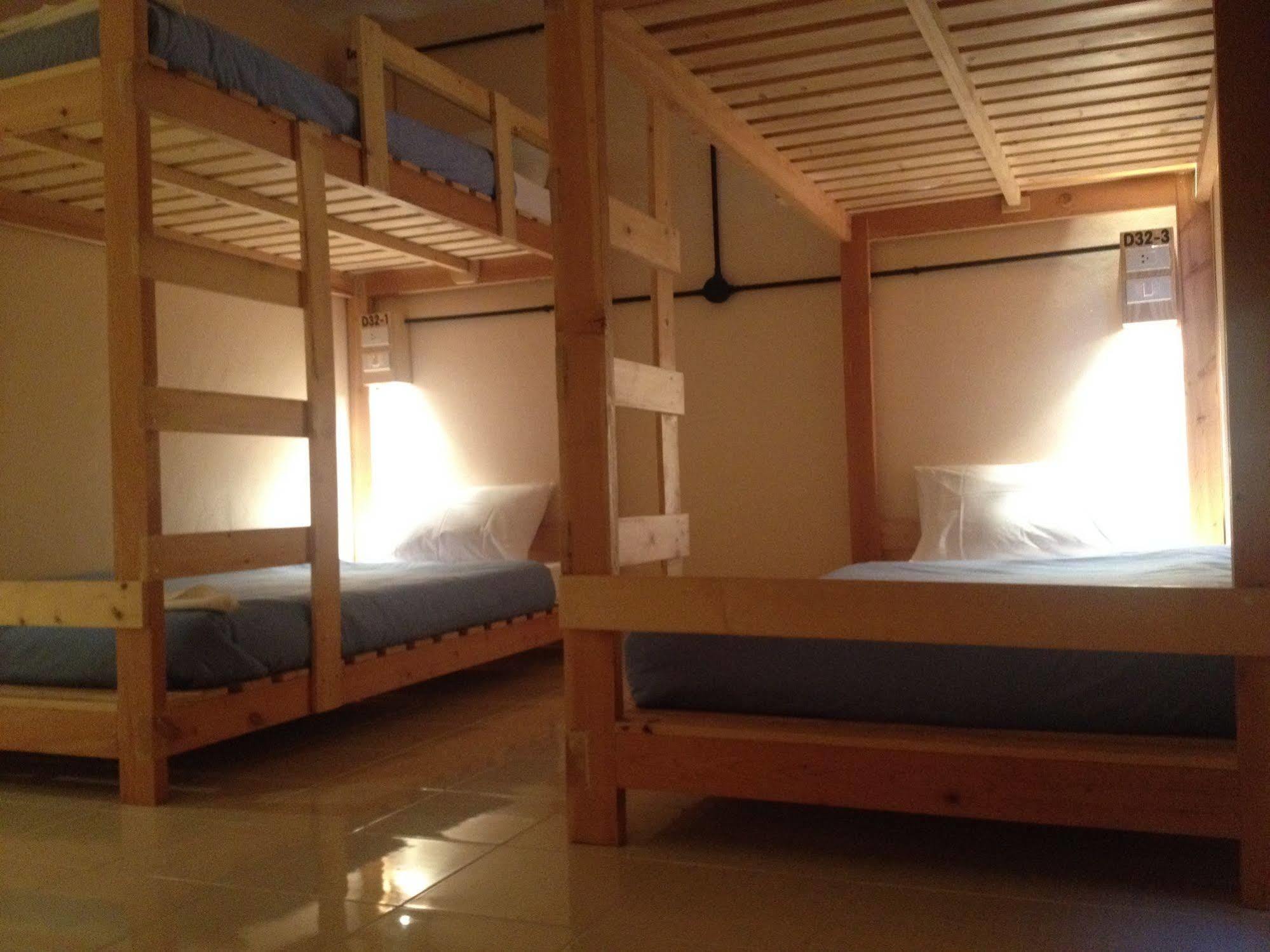 Albergue Dfeel House Patong Exterior foto